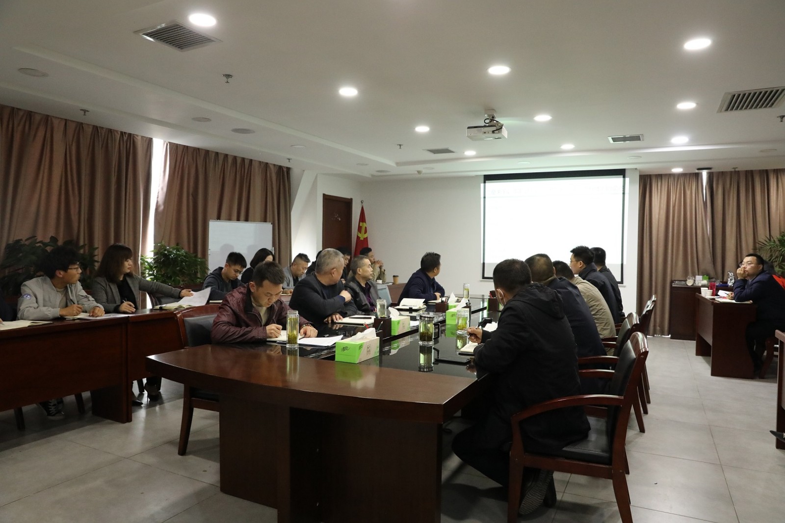 2025新澳门2025免费原料网