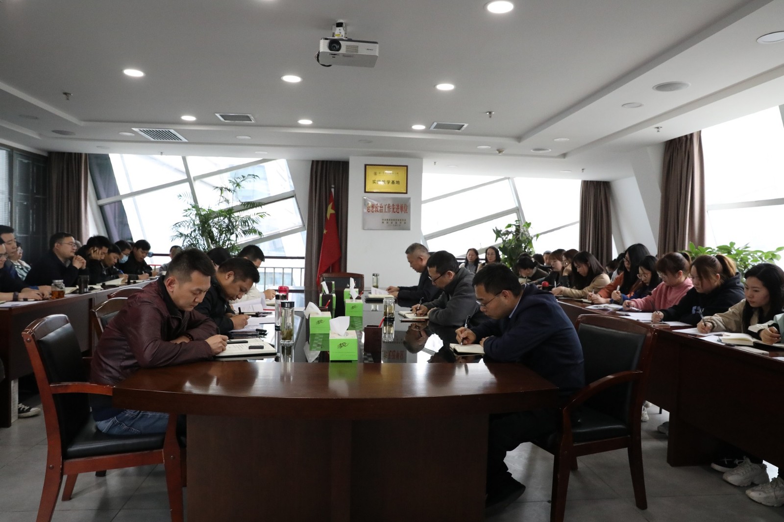 2025新澳门2025免费原料网